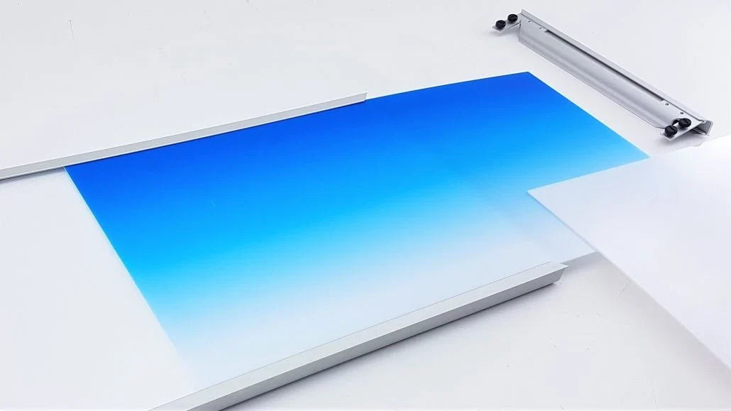 daytime® backlight POOL hinter einem offenen Aquascaping-Aquarium