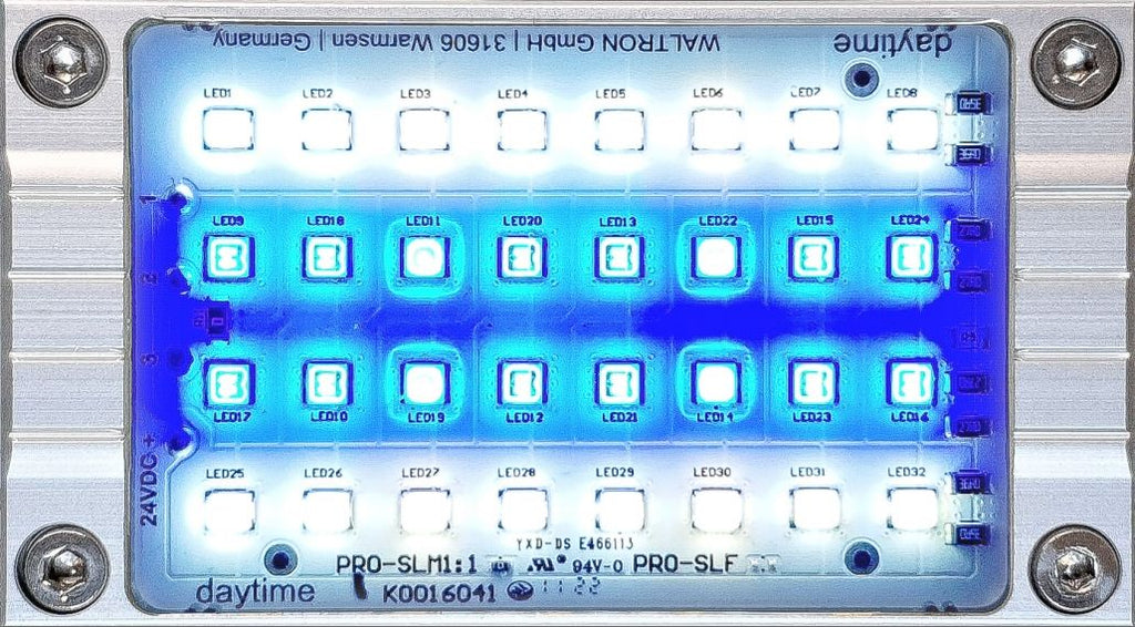 daytime PRO-SLM1:1 SunLike-Marine 1:1 LED-Modul eingeschaltet mit weißem und blauem Licht