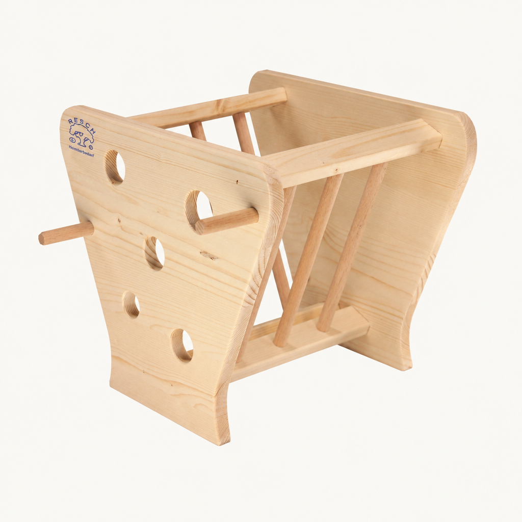 Resch Futterkrippe aus Fichtenholz – Heuraufe & Snackhalter –  Seitenansicht