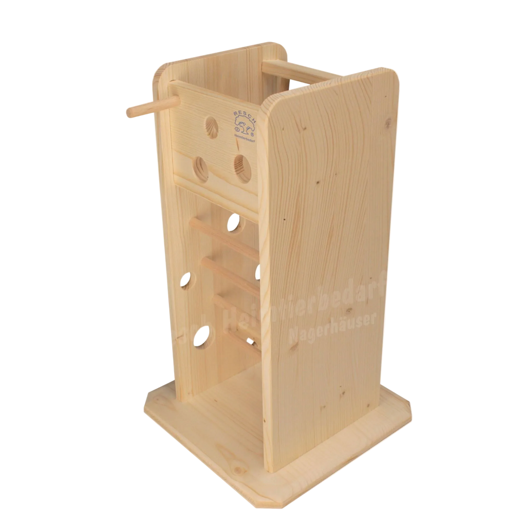 Futterwand des Resch Futterturms mit Öffnungen für Gemüse und Snacks
