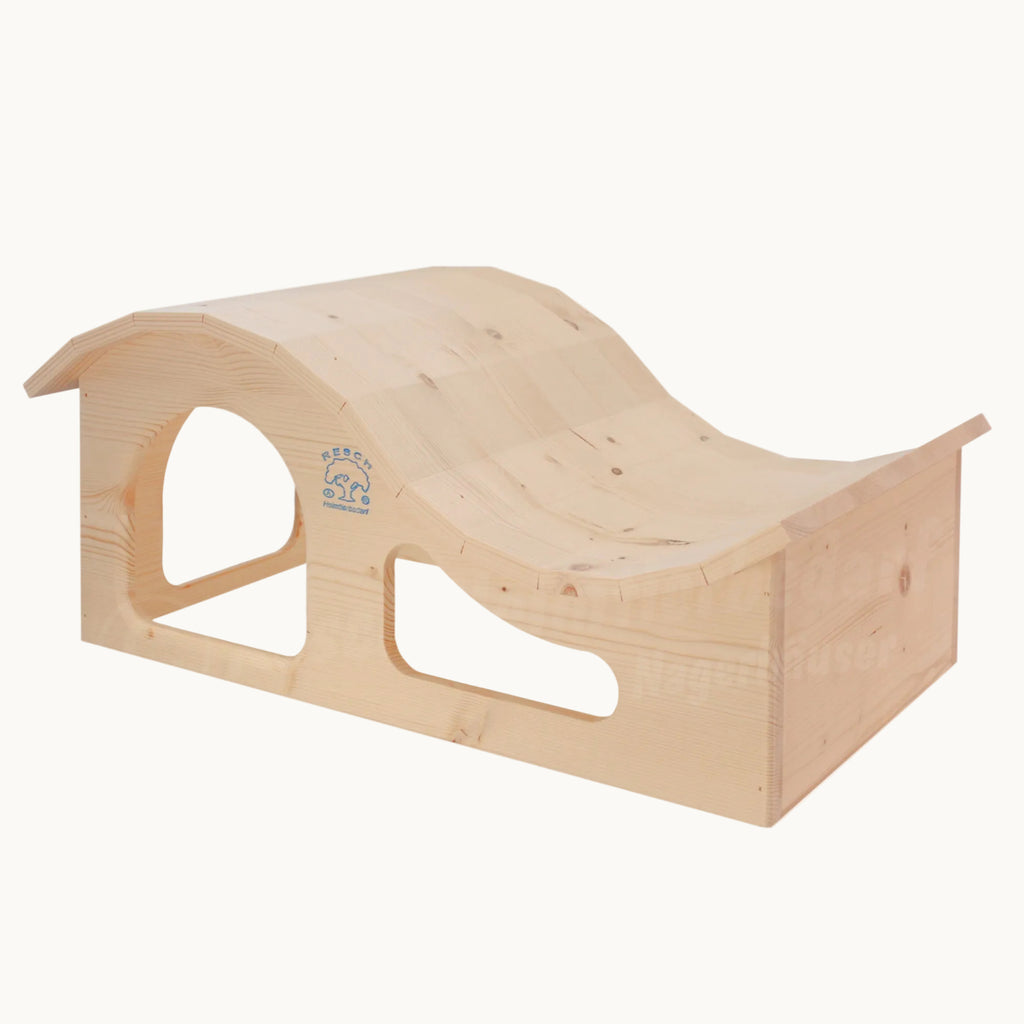 Resch Wellenhaus links aus Fichtenholz – Holzhaus mit Liegemulde – Seitenansicht